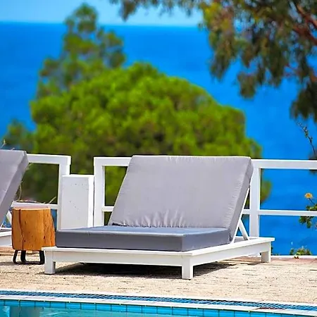 Akra Morea & Residences Hotel 2*