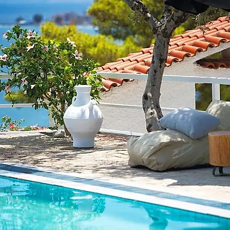 Akra Morea & Residences 2*